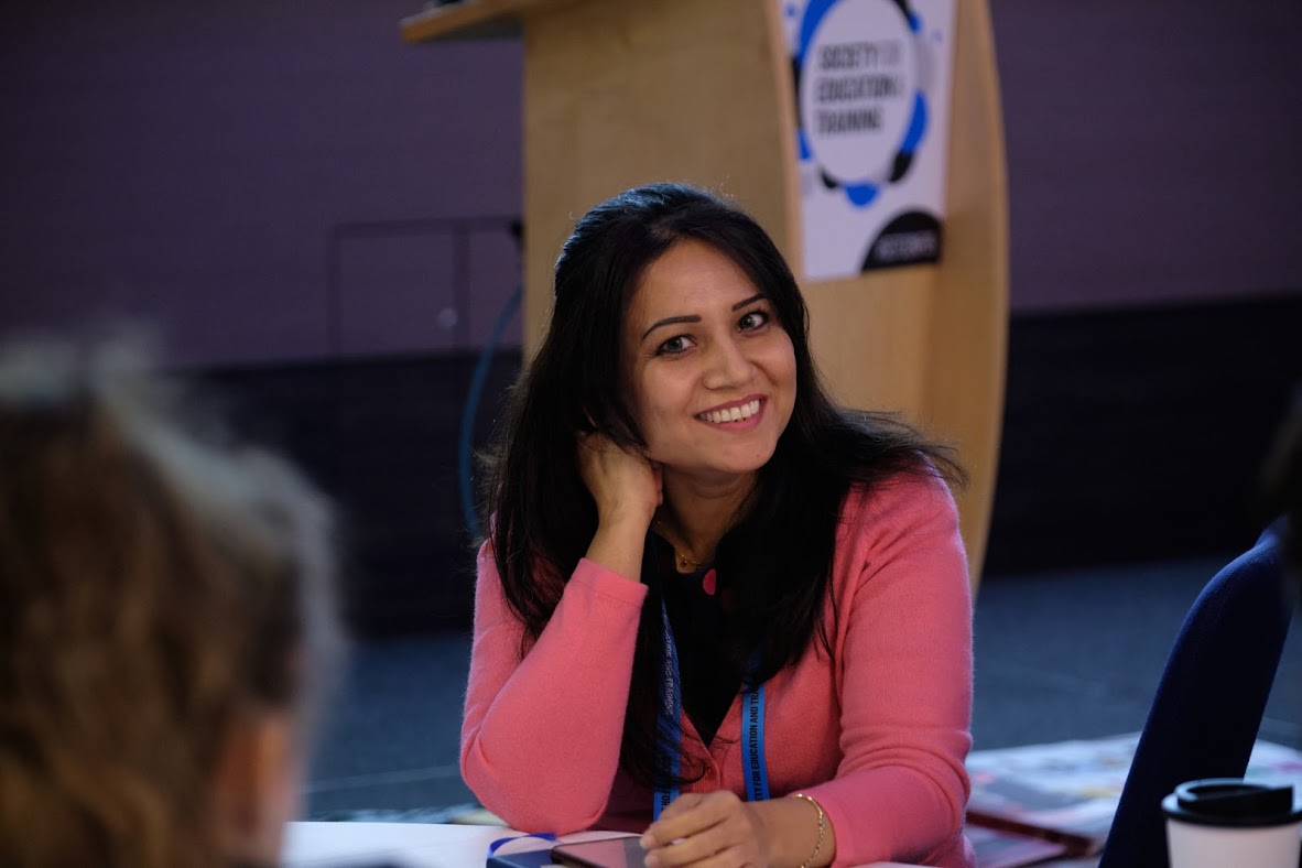 Attendee At SET Conference Smiling During A Workshop